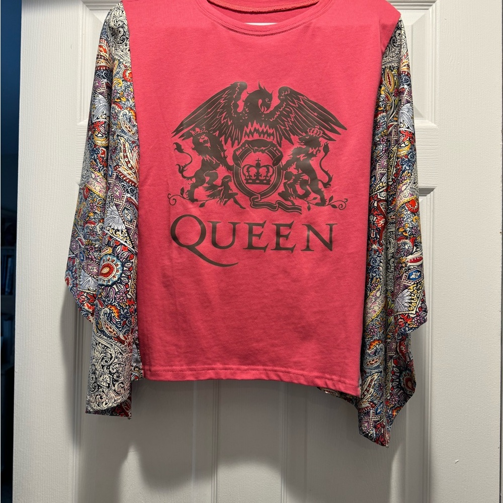 Que Pink Graphic Long Sleeve Tee
